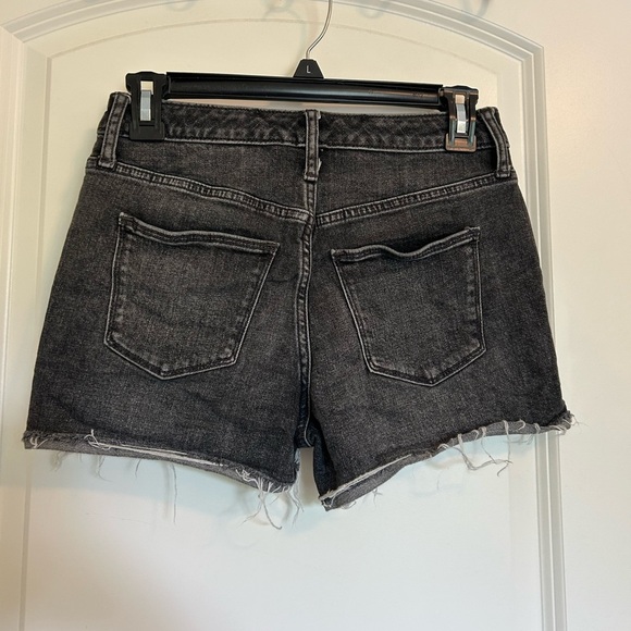 Universal Thread Women's Dark Gray high rise shortie Jean Shorts - Picture 5 of 6